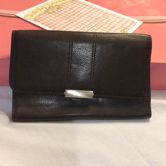 Wilsons Leather Handbags - Wilson’s all leather vintage wallet.